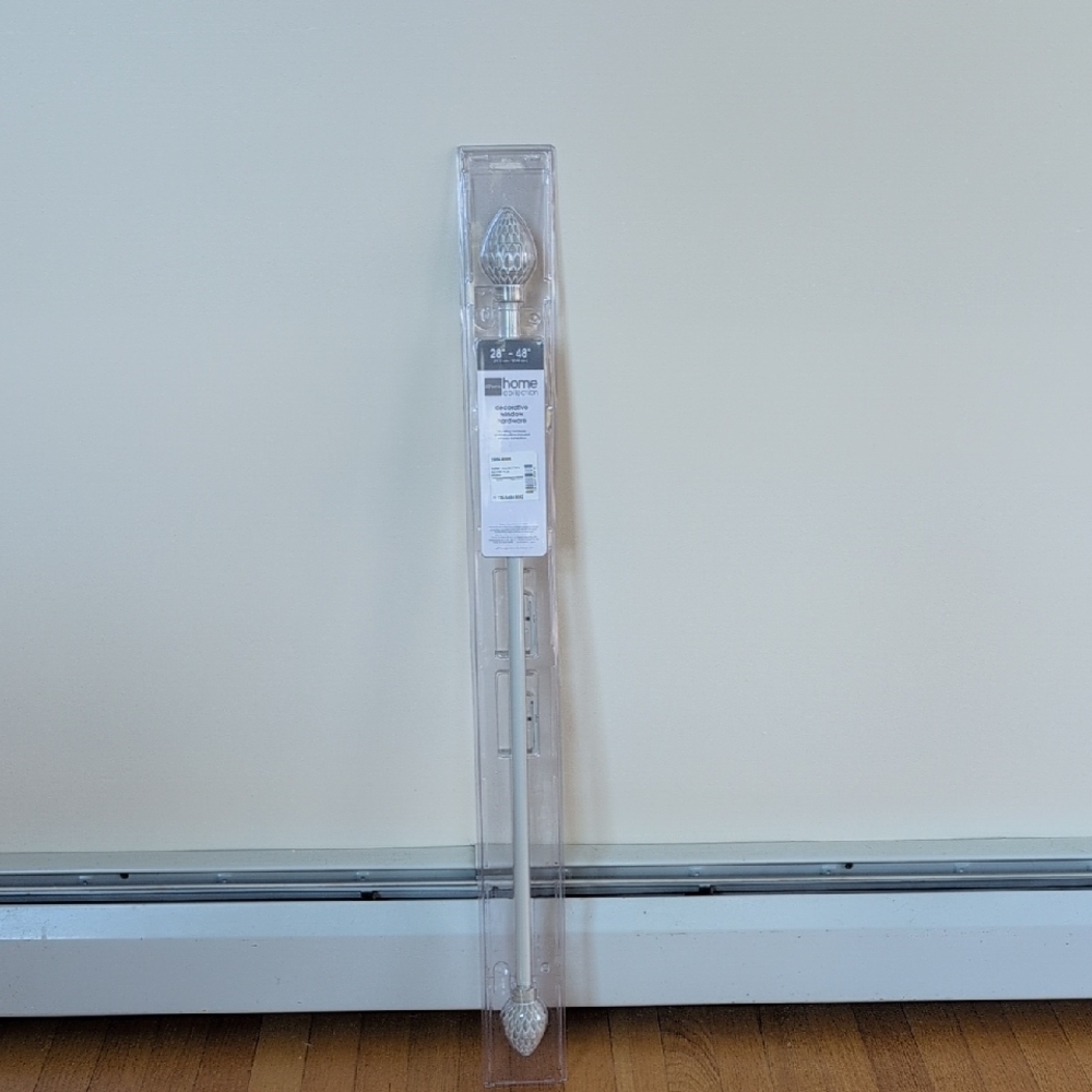 JCPenney Ivory Curtain Rod with Decorative Finials